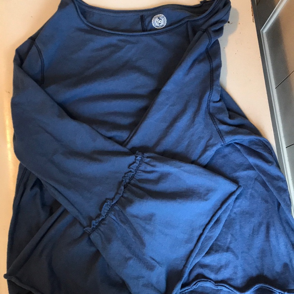 Long sleeve shirt with “bell bottom” sleeves.